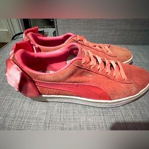 Puma Pink Bow Low Top Sneakers Size 7.5